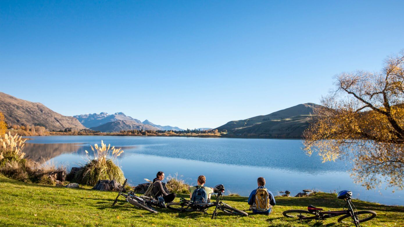 Family biking on Queenstown Trail
